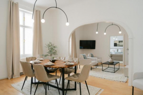 Stylish APT for 4-6, 5 min to center, no lift currently
